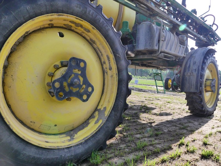 2015-john-deere-r4030-image-12