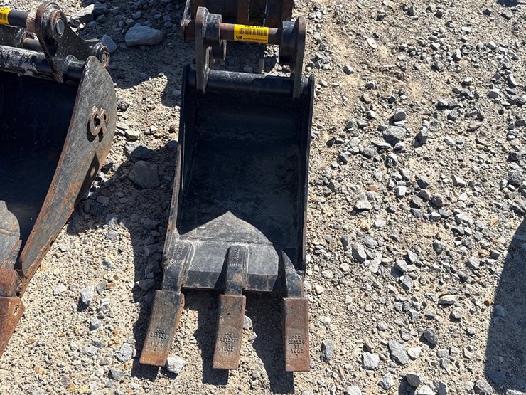 #42706-•-12"-mini-excavator-bucket-w/teeth-inv#-42706-image-9