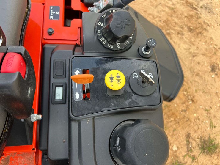 2022-kubota-z231kw-zero-turn-lawn-mower-(26-hours)-image-19