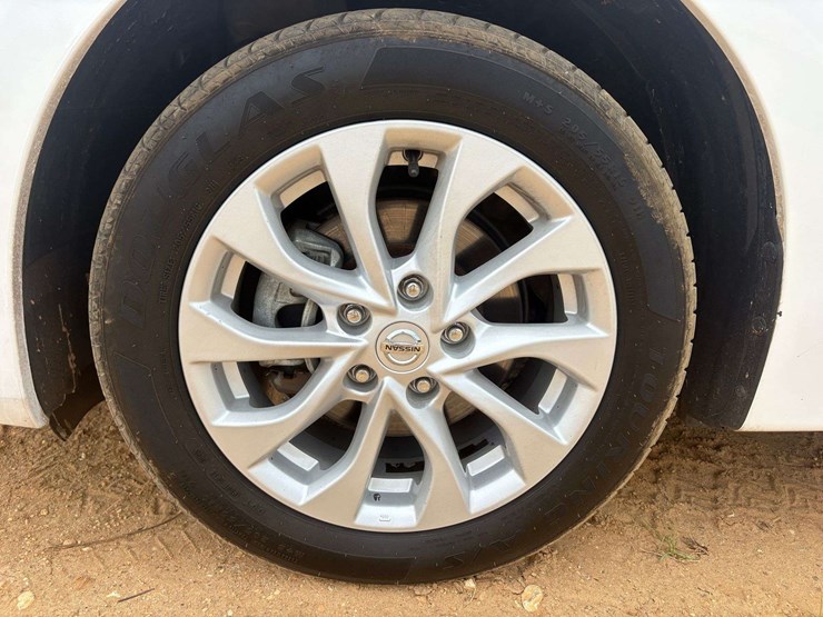 2019-nissan-sentra-sv-4-door-sedan-(150,420-miles)-image-7