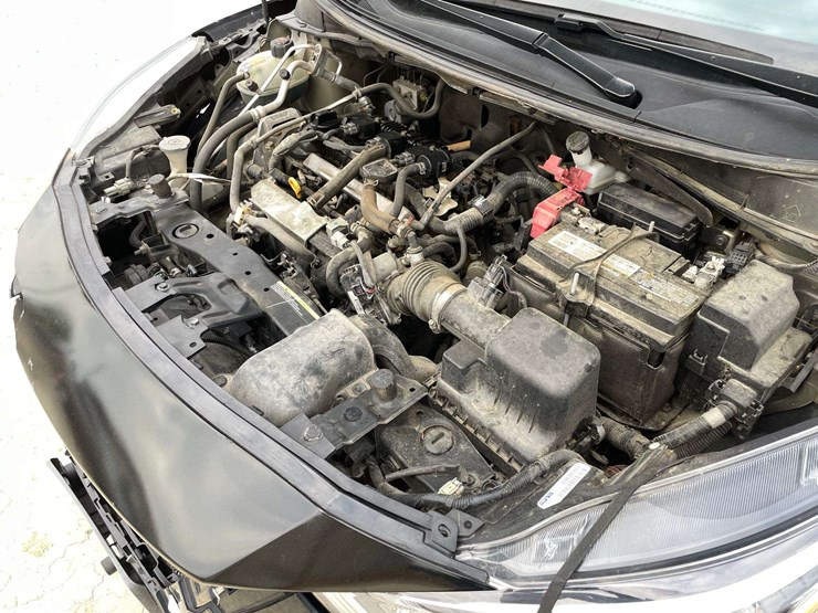 2021-nissan-versa-sv-4-door-sedan-(131,852-miles)-image-7