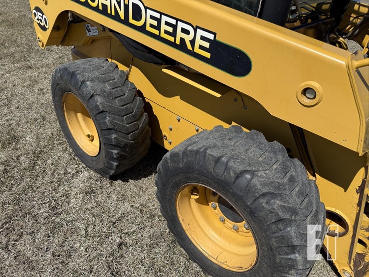 deere-250-image-17