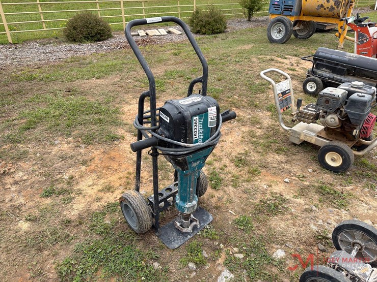 makita-avt-electric-hammer-image-1