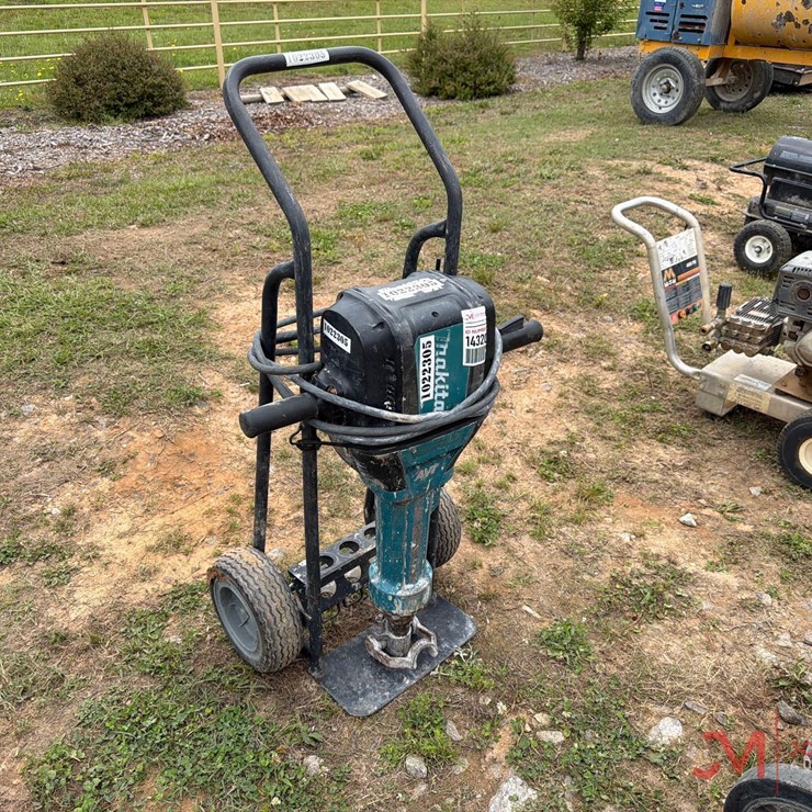 MAKITA AVT ELECTRIC HAMMER