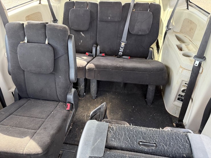 2014-dodge-grand-caravan-image-31