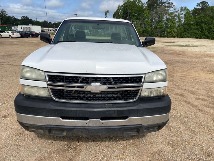 2006-chevrolet-silverado-2500-image-5