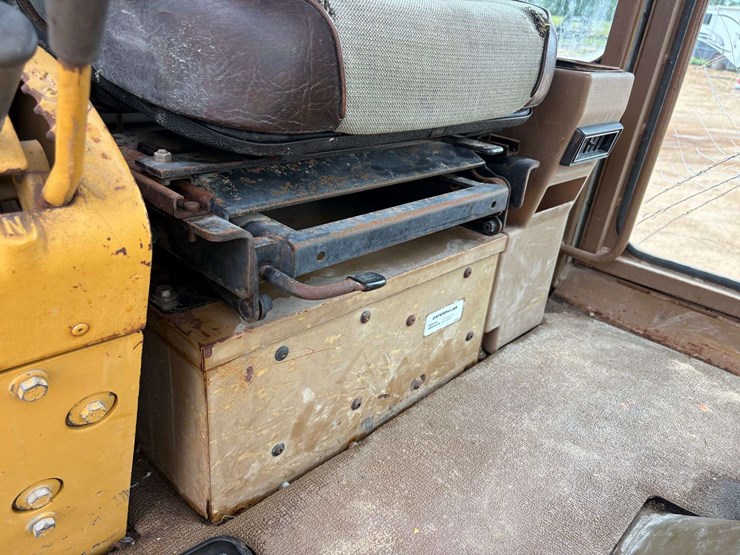 caterpillar-120-image-18