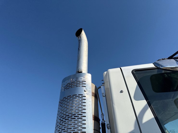 2011-international-prostar-image-39