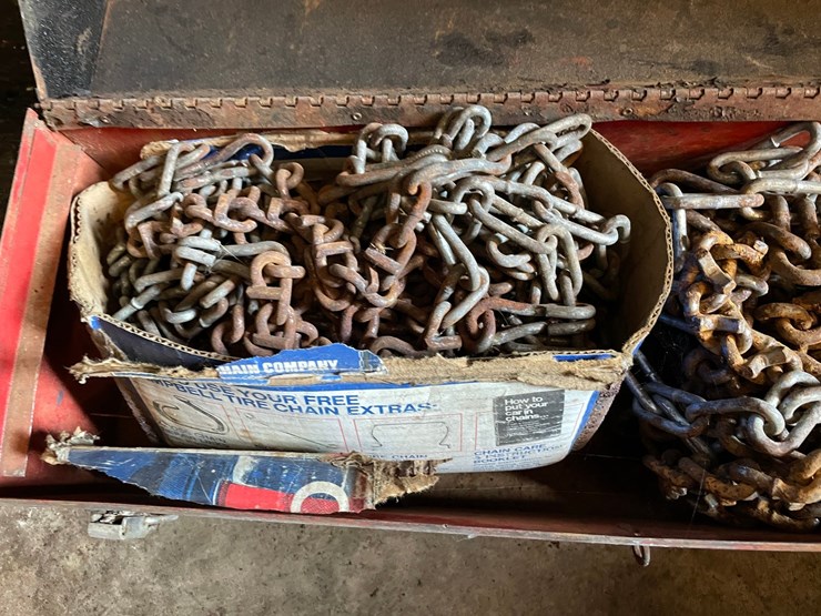 #1864-•-metal-toolbox-and-tire-chains-image-4