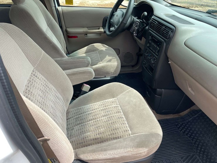 2004-chevrolet-venture-image-18