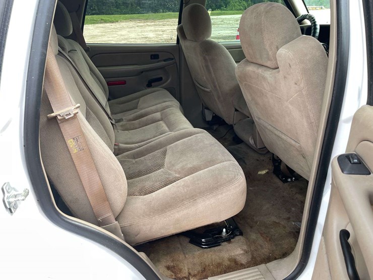 2005-chevrolet-tahoe-image-16