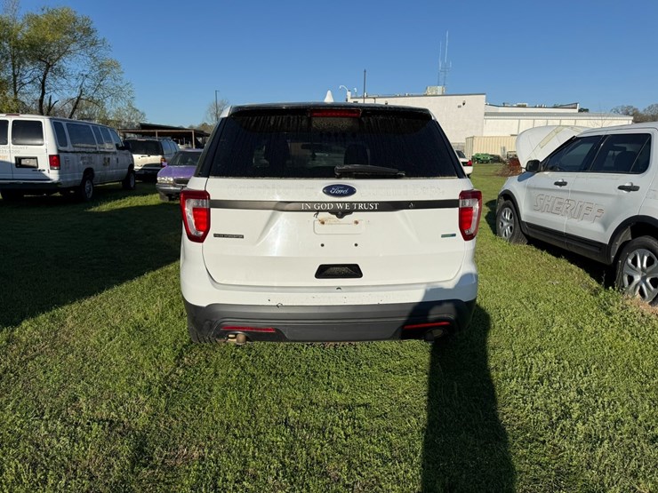 2017-ford-explorer-image-7