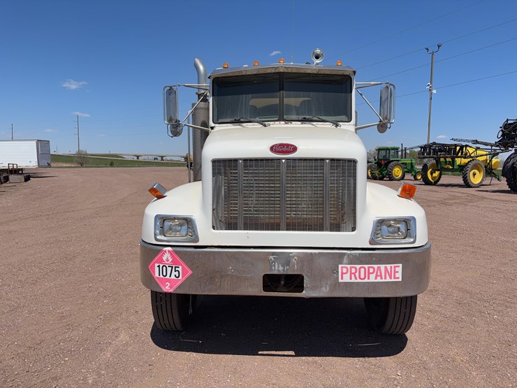 2003-peterbilt-330-image-2
