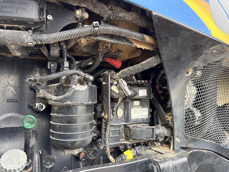 2015-new-holland-t8.410-image-24