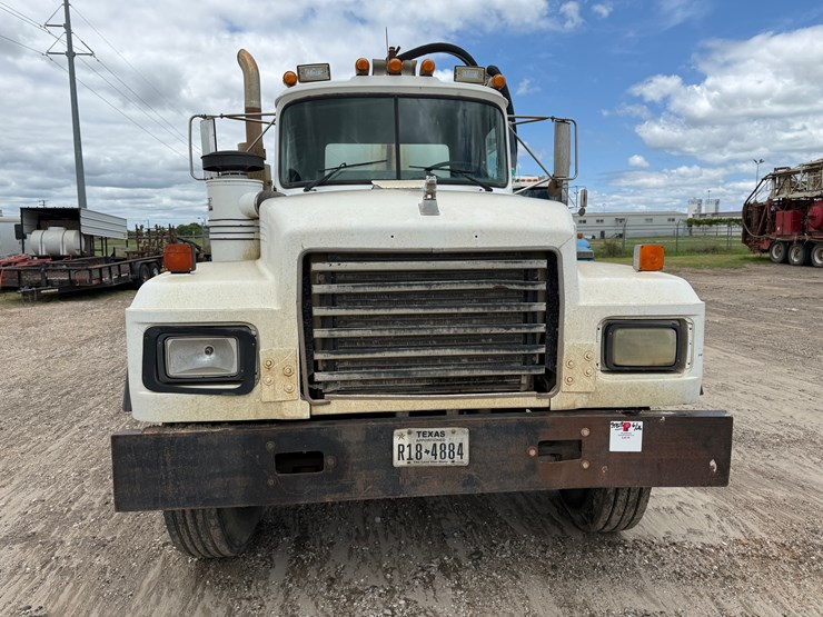 1993-mack-rd690s-image-2