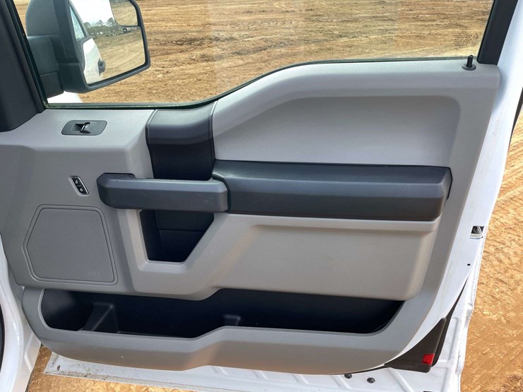 2019-ford-f150-image-17