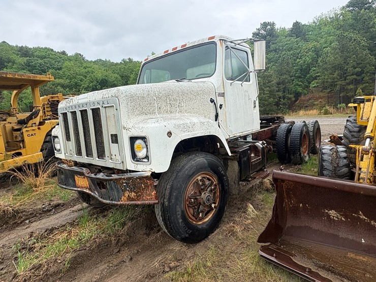 #23987-•-inop-1979-international-f-2554-t/a-single-cab-truck-tractor-cf255jha29827-image-1