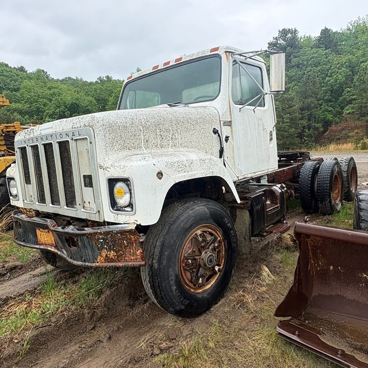 #23987 • INOP 1979 International F-2554 T/A Single Cab Truck Tractor CF255JHA29827