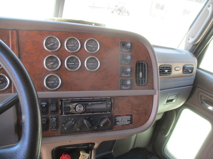 2008-peterbilt-367-image-9