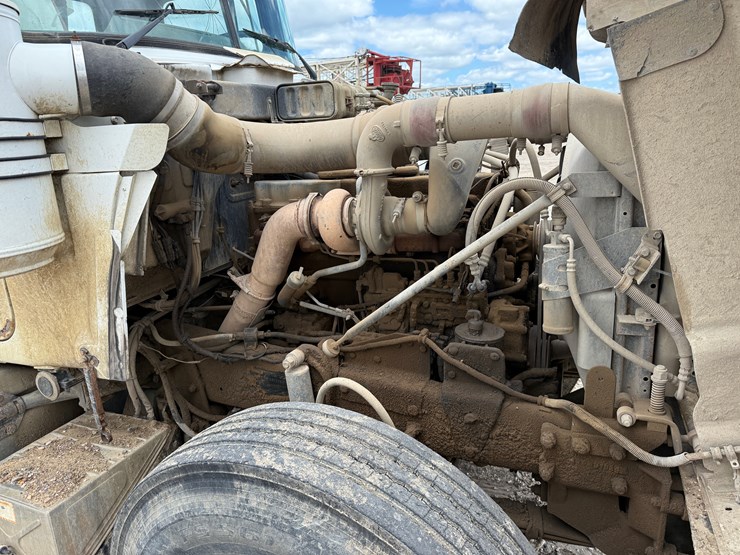 1993-mack-rd690s-image-15