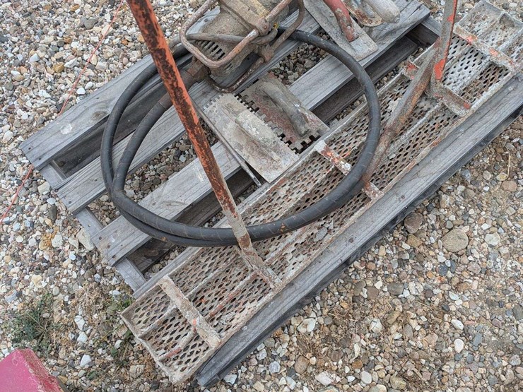 concrete-vibrator,-trowels,-and-walking-tamper-image-2