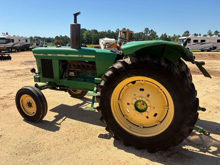 john-deere-3130-image-2