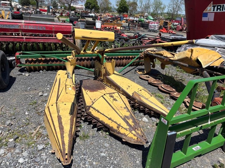 new-holland-824-image-2