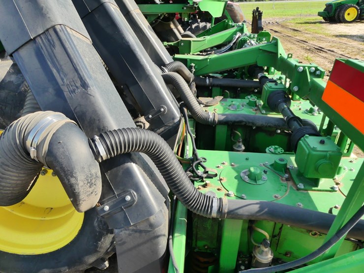 2020-john-deere-cp690-image-16
