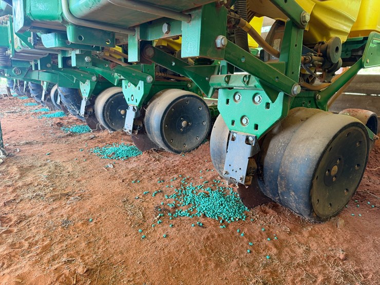 john-deere-1725-image-10