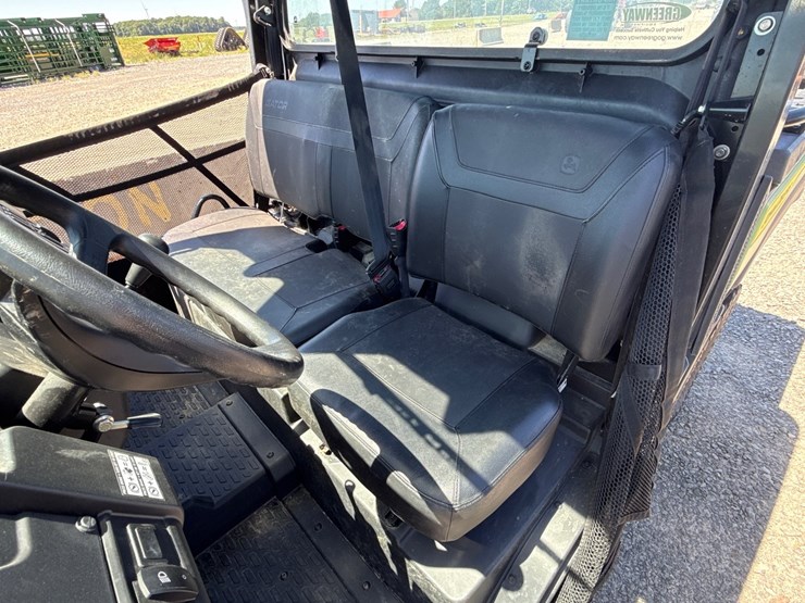 2025-john-deere-gator-image-28