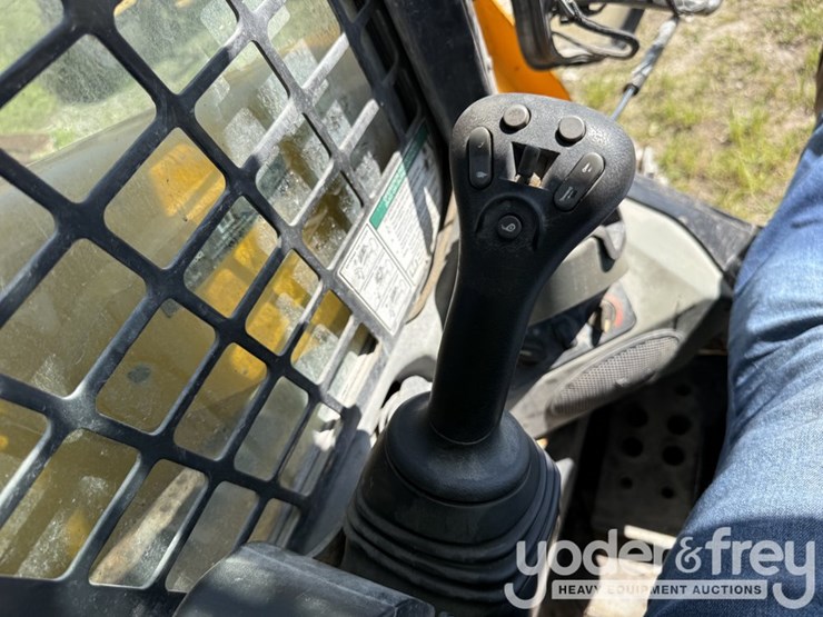 2015-bobcat-t770-image-12