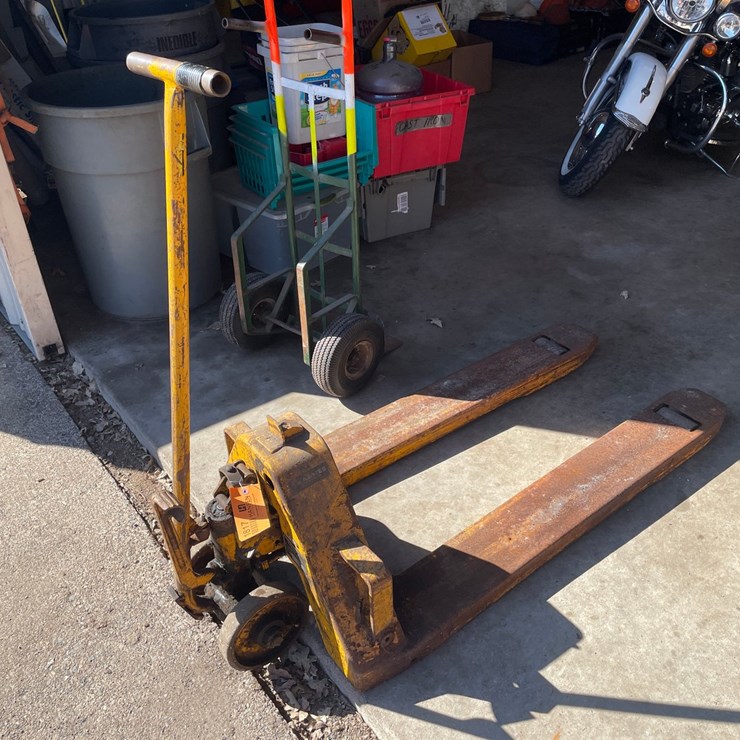 #1817 • Barrett Pallet Jack