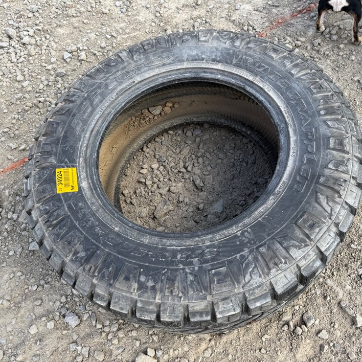 #34924 • 12.50/R20 Tire INV# 34924
