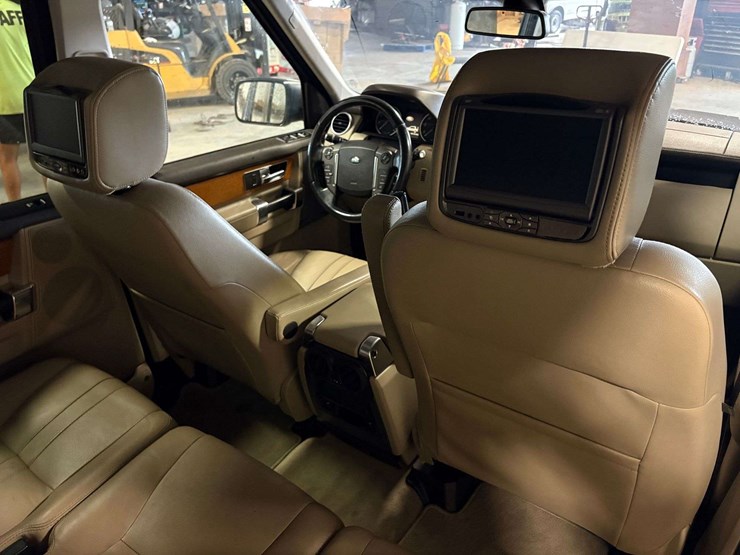 2013-land-rover-lr4-image-29