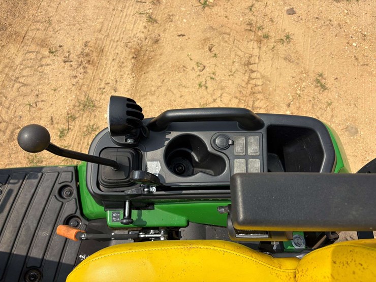 2025-john-deere-1025r-image-16