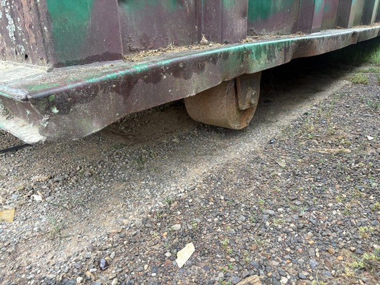 #23996-•-~26'-5"x~9'-8"-roll-off-dumpster-image-9