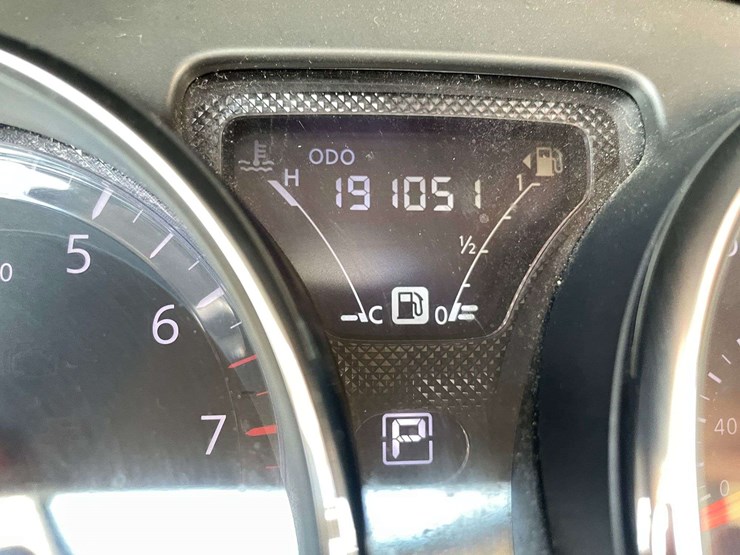 2017-nissan-versa-sv-4-door-sedan-(191,051-miles)-image-26