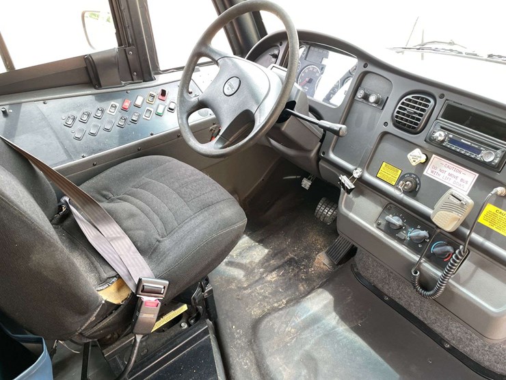 2008-freightliner-b2-image-10