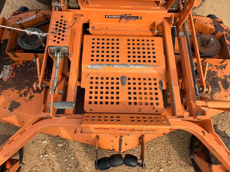 scag-"turf-tiger-2"-72"-zero-turn-lawn-mower-(1,999-hours)-image-13