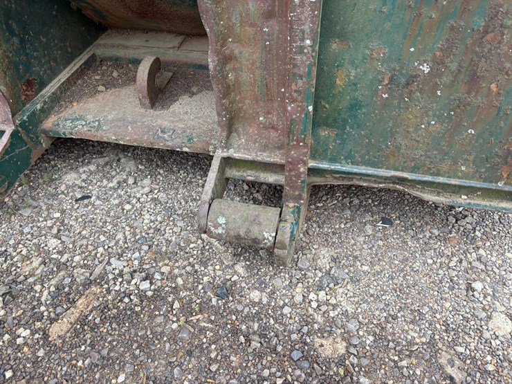 #23997-•-mcclain-~25'6"x~7'8"-roll-off-dumpster-image-10
