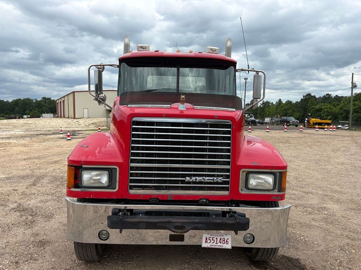2014-mack-pinnacle-chu613-image-5