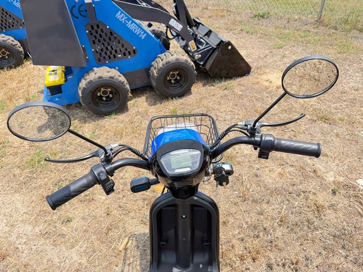 #592-•-electric-scooter-image-5