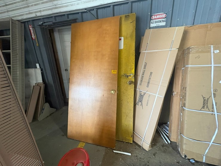 #42113-•-lot-of-miscellaneous-doors-&-shelving-image-6