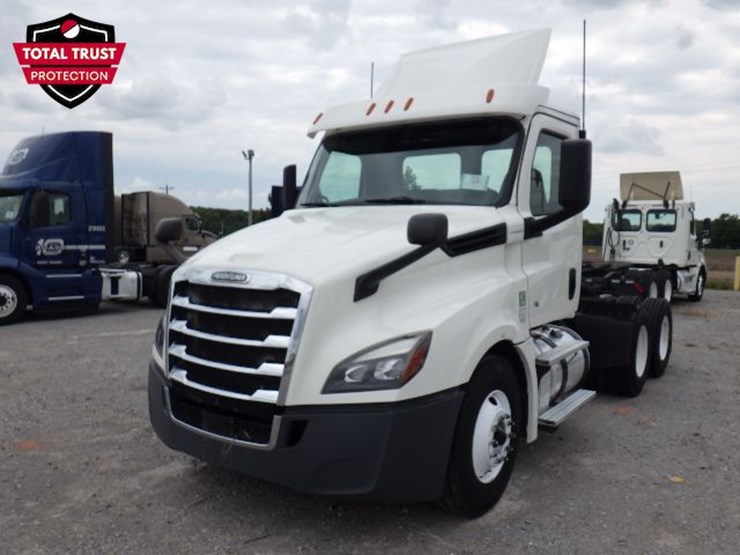 2019-freightliner-cascadia-126-image-1
