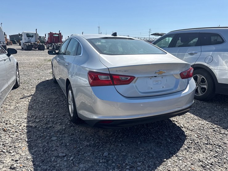 #41116-•-2018-chevrolet-malibu-sedan-1g1zb5st1jf293274-inv#-41116-image-4