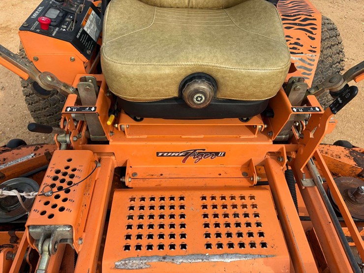 scag-"turf-tiger-2"-72"-zero-turn-lawn-mower-(1,999-hours)-image-12