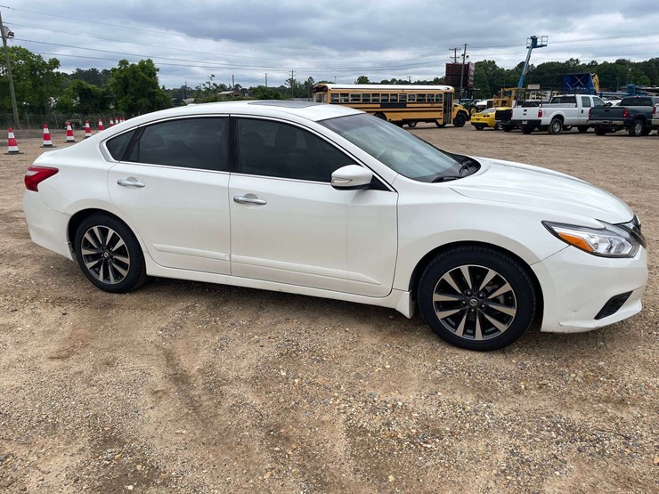 2016-nissan-altima-sl-4-door-sedan-(159,573-miles)-image-4