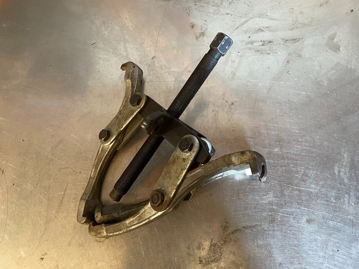 #1859-•-(2)-gear-pullers-image-2