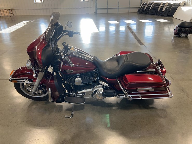 2008-harley-davidson-ultra-classic-motorcycle-image-8