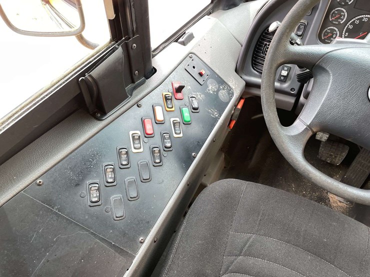 2008-freightliner-b2-image-13